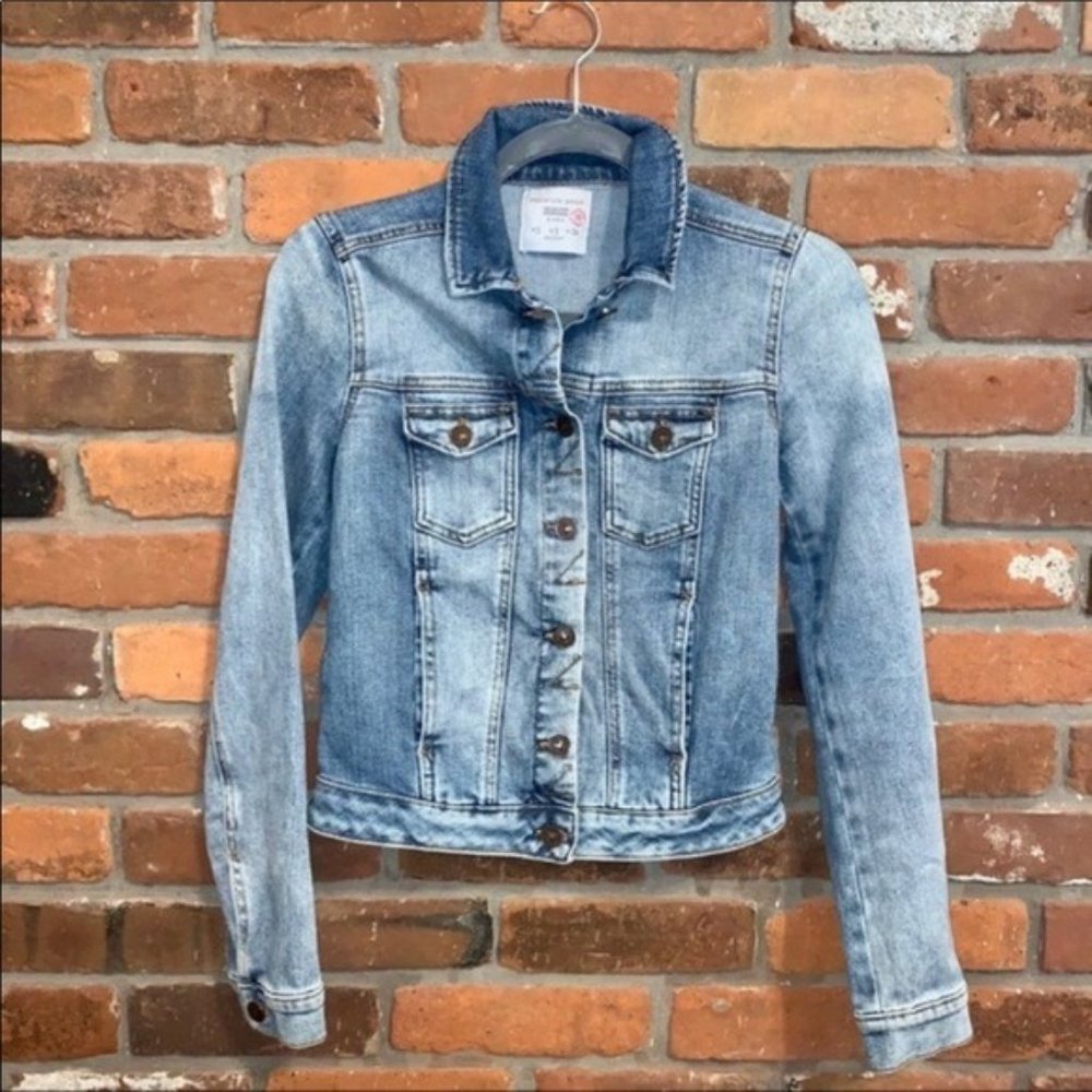 Zara Premium Wash Denim Jacket Size Small